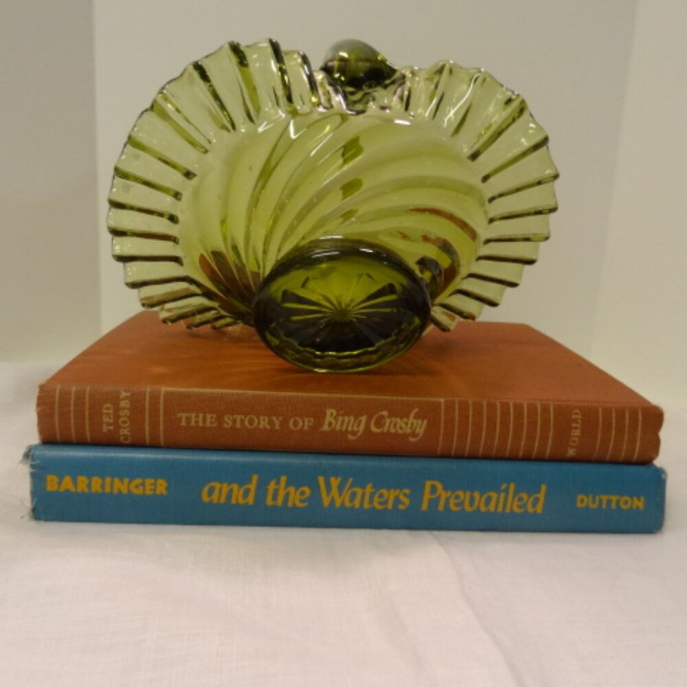 Mid Century Modern Hunter Green Glass Basket w/Handle - Picture 3 of 3